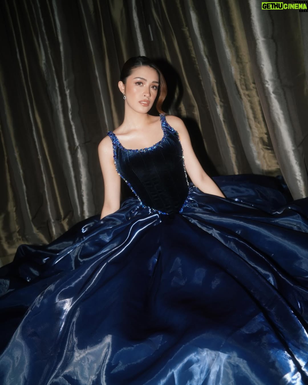 Sam Cruz - 3 Likes - royal blue for the @gaocdental ball 💙
makeup: @itsedsgomakeup
hair: @hairbyallybernardo
custom gown by: @raus1983
styled by: @francischee_ @juanchoxbuendia
diamonds: @orochinajewelry clutch: @blingandcoph
skin: @cathyvalenciaskinclinic
photographer: @niko.gonzales