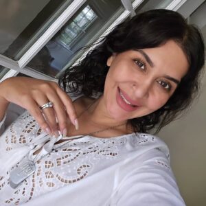 Saman Ansari Instagram - I did it... Again 😁

Camped out in a vacant ( empty and devoid of furniture) house and still managed to look fairly presentable ( well rested) for meetings!

🏕 🐕 🚗