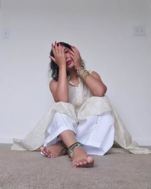Saman Ansari Instagram - The power of expression, through the subtlety of #bodylanguage .

What emotions do you see in these poses?