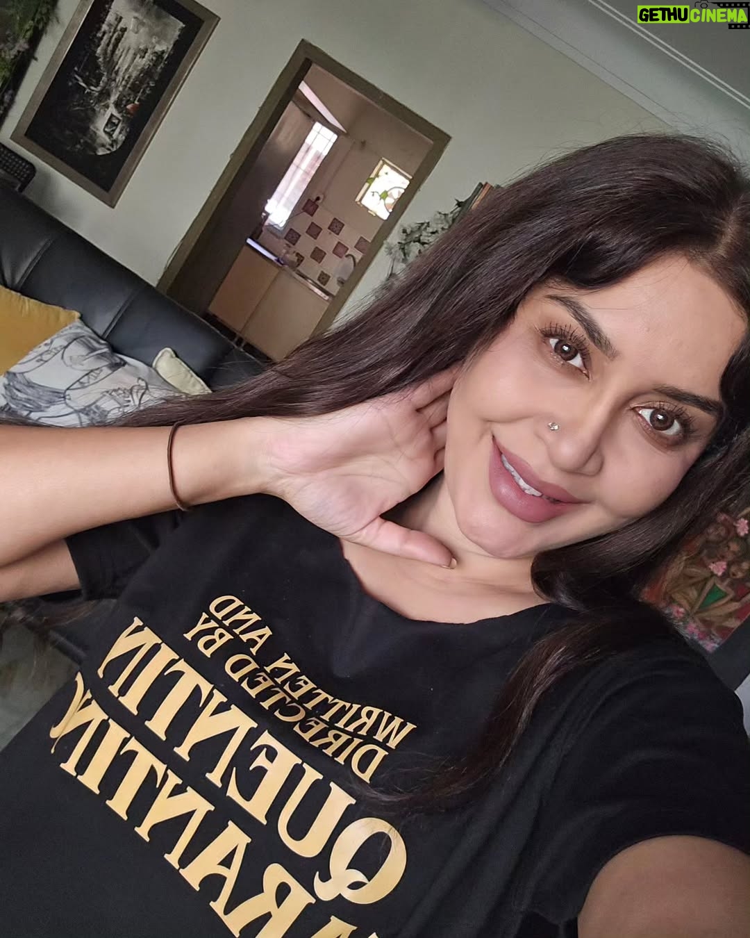 Saman Ansari - 429 Likes - Well well... expressing desires like a billboard.
( could not afford one so got this t-shirt instead!)
š¤£š
#tarantino #directorextraordinaire š¬
