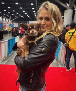 Samantha Smith Instagram - Hellhounds are so much cuter than I remember (this one’s named Maui 🤎)