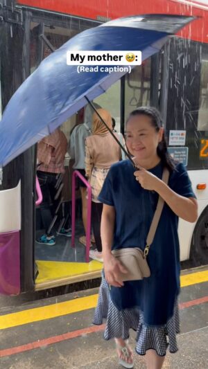 Samantha Tan Instagram - After posting this on IGS, people encouraged me to post it as a reel. I shared it with my family and my sisters & I thought hmm.. the kind wouldn’t explicitly say that they are kind..so I withheld. 

After a few days, I found myself watching this video that my meimei took of my mum at the bus stop again. Yknow it wasn’t just at the door, every time the door opened she’d put her umbrella out of the bus just so passengers boarding would get that little bit more shelter from the rain & this time I noticed her entire sleeve was wet from doing so. This is my selfless mum, and for my friends who’d come to my place to chill, they can attest to this because she’d make sure everyone’s well fed and taken care of. 

Why was I withholding wanting to shed light on the kindness in this world? I’m so proud of my mother and now I want to be proud of the kindness I give to others too. 🙂