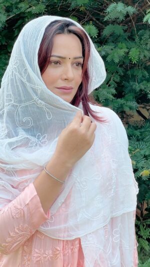 Samiksha Bhatnagar Instagram - Ethereal elegance, Indian essence 🇮🇳💖🌸
.
.
.
.
#instagram #socialmedia #contentcreator #grateful #love #reels #goodvibesonly #samikssha #samiksshabatnagar