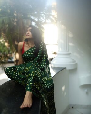 Samyuktha Viswanathan Instagram - Nothing makes me feel more feminine than a saree :’) Here’s to celebrating our femininity, and everything that makes us women — the strength, the perseverance, the resilience, the vulnerability, the empathy, the tears, the laughter, the rage, the love and the sisterhood.
Happy Women’s Day 🤍

📷: @hariz_comrade