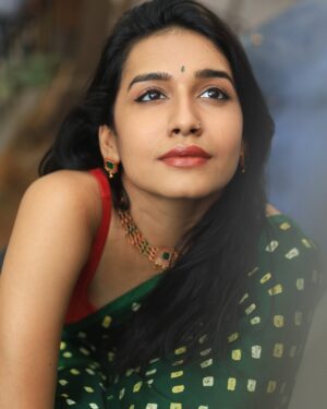 Samyuktha Viswanathan Instagram - Nothing makes me feel more feminine than a saree :’) Here’s to celebrating our femininity, and everything that makes us women — the strength, the perseverance, the resilience, the vulnerability, the empathy, the tears, the laughter, the rage, the love and the sisterhood.
Happy Women’s Day 🤍

📷: @hariz_comrade