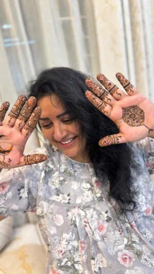 Sana Instagram - ✨ After ages, I finally applied Mehandi on Chand Raat, all thanks to my daughter @tabutiful29 for insisting! Celebrating the beautiful month of Ramzan with this little tradition that brings so much joy.

#ChandRaat #RamzanVibes #HennaLove #MehndiMagic #FestiveFeels #Ramadan2025 #HennaArt #TraditionalBeauty #RamzanMubarak #MehendiDesigns