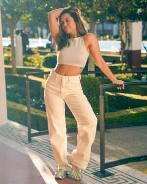 Sana Saeed Instagram - You are already so far from where you were last year, you deserve to be proud of yourself 🕊️✨

#loveyourself #takecareofyourself #photooftheday #moodmagic #youmatter #yourlifematters #youarebeautiful #letstogethermakethisyearcount #november #2024
