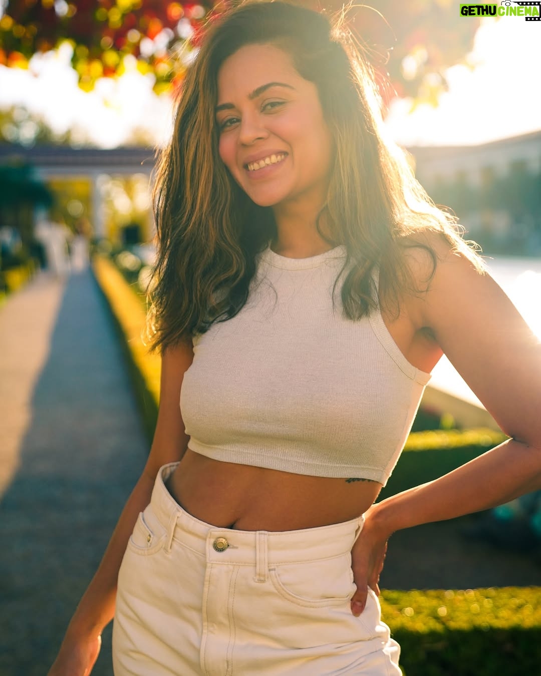 Sana Saeed - 4.5K Likes - You are already so far from where you were last year, you deserve to be proud of yourself 🕊️✨
#loveyourself #takecareofyourself #photooftheday #moodmagic #youmatter #yourlifematters #youarebeautiful #letstogethermakethisyearcount #november #2024