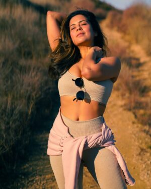 Sana Saeed Instagram - Start and end each day believing you deserve the very best ♥️✨

#february #2025 #letstogethermakethisyearcount  #photooftheday #losangeles #california #weekend #weekendmood #weekendvibes #sunshine #sendinglove #hike #hikelife #fitnessmotivation
