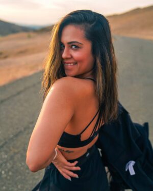 Sana Saeed Instagram - I’ve changed so much in a year. It’s beautiful 🖤✨

#december #2024 #letstogethermakethisyearcount #weekend #weekendvibes #photooftheday #losangeles #california #saturday #saturdayvibes #sunshine #sendinglove #hike #hikelife #fitnessmotivation