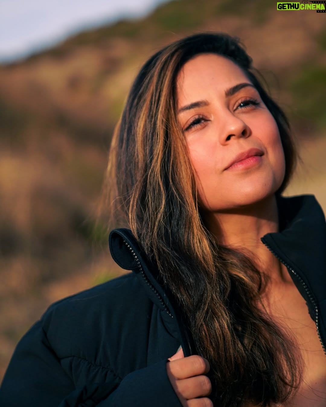 Sana Saeed - 4.6K Likes - Fall in love with the process of becoming the best version of yourself 🖤✨
#january #2025 #letstogethermakethisyearcount #photooftheday #losangeles #california #thursday #thursdayvibes #thursdaymotivation #sunshine #sendinglove #hike #hikelife #fitnessmotivation