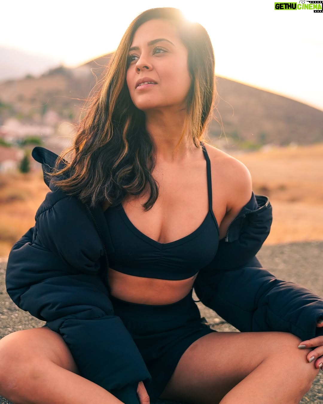 Sana Saeed - 3.7K Likes - Mood - Speaking things into existence 🖤💫
#january #2025 #letstogethermakethisyearcount #photooftheday #losangeles #california #mondaymood #monday #mondaymotivation #sunshine #sendinglove #hike #hikelife #fitnessmotivation