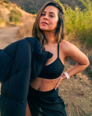 Sana Saeed Instagram - You have the power to change your world, everything you need is within you 🖤✨