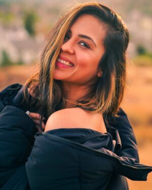 Sana Saeed Instagram - You have the power to change your world, everything you need is within you 🖤✨