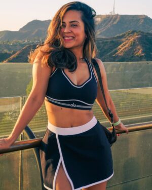 Sana Saeed Instagram - In case no one told you today, you’re doing soo good 👏👏👏 Just keep going, you got this ♥️✨

#chooselove #loveyourself #dailyaffirmations #todaysaffirmation #iamenough #empowerment #selflove #positivevibes #letstogethermakethisyearcount #griffithobservatory #hollywoodsign #losangeles #california