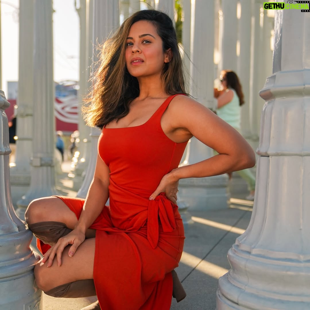Sana Saeed - 4K Likes - The real glow up is when your stop waiting to turn into a perfect version of yourself and start to enjoy being who you are in the present ♥️✨
#photooftheday #lacmalights #lacmamuseum #loveyourself #loveyourlife #Letstogethermakethisyearcount #november #2024 #losangeles #california