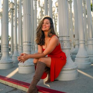 Sana Saeed Instagram - The real glow up is when your stop waiting to turn into a perfect version of yourself and start to enjoy being who you are in the present ♥️✨

#photooftheday #lacmalights #lacmamuseum #loveyourself #loveyourlife #Letstogethermakethisyearcount #november #2024 #losangeles #california