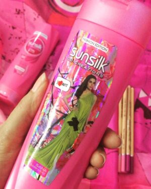 Sana Sarfaraz Instagram - Thank you #sunsilk for sending a customised #sunsilkfashionedition bottle :) 🌷💕💖💝 #sanasarfaraz #iloveart @sunsilkpk #sanasafinaz @sanasafinazofficial