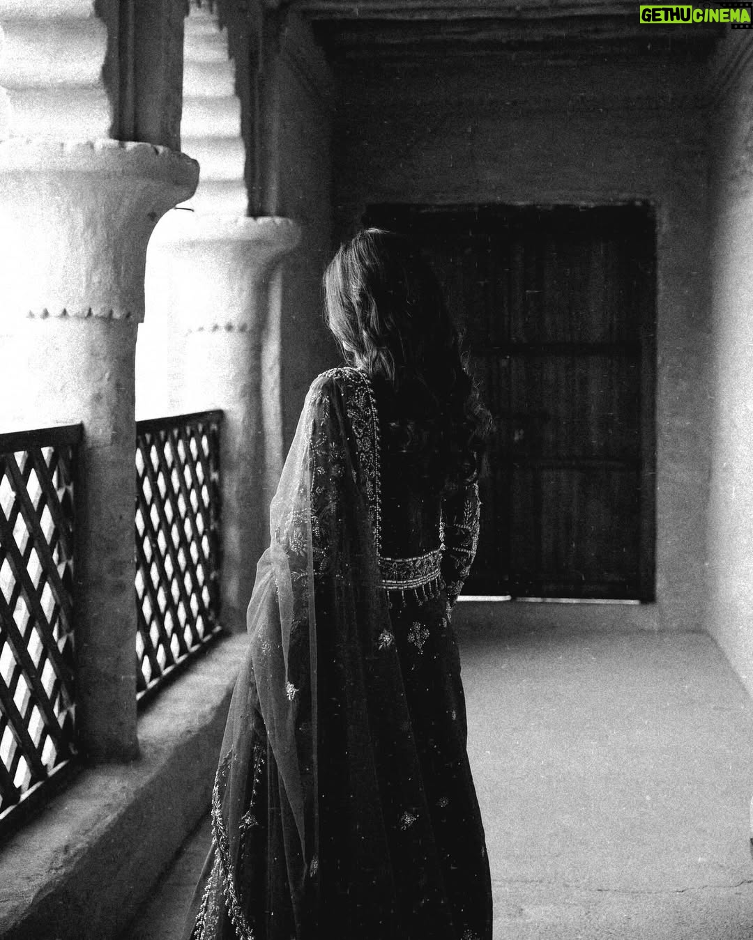 Sana Sarfaraz - 3 Likes - #blackandwhite #fashion #photography #vintage #aesthetic