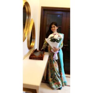Sanam Baloch Instagram - Got such an amazing response on this dress!!! Recieved Sooo many questions from family, friends & fans that where is it from..?? 😂 so here is the answer 3.. 2.. 1.. Its by none other than the very amazing @officialfahadhussayn Thankyou so much for the lovely dress i loved it and so did everyone!!! P.s now i can sleep in peace 😈