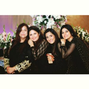 Sanam Baloch Instagram - Meri Amma ♥️♥️ #mothersday  10.05.2020