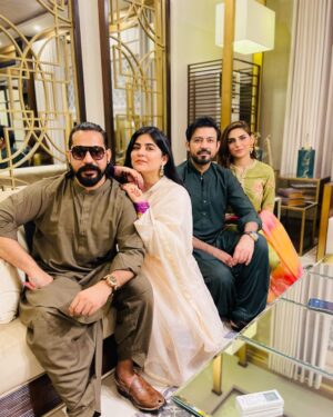 Sanam Baloch Instagram - “The greatest gift our parents ever gave us was each other.”
Eid mubarak from my family to yours. 💐Missed you guys @sabreenheesbani @maheenhisbani @sindhyarcameron ❤️#siblingsbond #eid2022