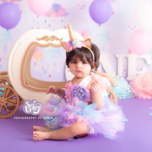Sanam Baloch Instagram - Shahnoor’s First birthday cake smash 🎂 🎈😍 
Thanks to so baby For capturing beautiful moments & making it lifetime memorable 💕
Specially in the times of Covid when celerbrating moments seems difficult if you have someone like her you can’t miss out on any moments. She made sure she’s taking all the right precautions Definitely the safest & bestest choice 🙌🏻
P.s It’s not a paid promotion but a genuine review 😊