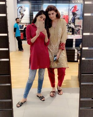 Sanam Baloch Instagram - Khaas day with khaas people anddddd khaaaas fans ♥️♥️♥️ @alirehmankhan @anamgoherofficial @danishnawazofficial  #alirehmankhan #anamgoher #shopping #fun #actorslife #memories #love.  @thesanambaloch