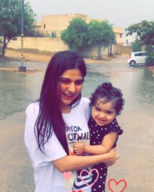 Sanam Baloch Instagram - بارش 💕💕