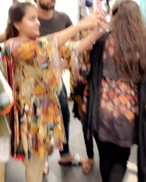 Sanam Baloch Instagram - Khaas day with khaas people anddddd khaaaas fans ♥️♥️♥️ @alirehmankhan @anamgoherofficial @danishnawazofficial  #alirehmankhan #anamgoher #shopping #fun #actorslife #memories #love.  @thesanambaloch