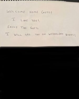 Sanam Jung Instagram - I came home tired /exhausted after 24hours of travelling from 🇵🇰 to 🇺🇸 walked into the house to this surprise !

1- Welcome home balloons 
2- Sim card with a note mentioning my US #️⃣
3-A welcome note ! 
4-Food in the fridge.
5-Surprisingly a CLEAN house !

I must have done something right in life to have you by my side ❤️ @qassamj88 🤗 

P.S : He’s Introducing me to technology 💻

#houston #usa🇺🇸 #pilotwifelife #alhamdulillah #saymashallah😇