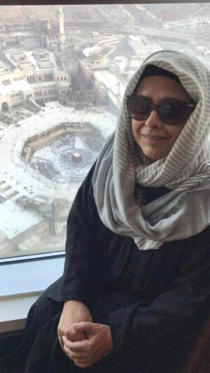 Sanam Jung Instagram - Like every man dreams to have a son so did my father but Allah(SWT) blessed him with 4 daughters and he raised us like boys ! From swimming/ horse riding/ badminton/tennis to sailing he taught us all. He prepared us for the real world to be independent, fierce yet loving and caring- 
Abu wanted one son but Allah(SWT) had better plans for him—27years later Allah (SWT) blessed him with 3 sons @qassamj88 @fahadsultan12 @hamdparacha.network . The way they care for my parents show how well they’ve been raised by their mothers ❤️ . 
@soniajung1 @hamdparacha.network surprising Abu,Ami and Anum in Mekkah joining them for Umrah has to be the biggest gift for my parents . 
@anumjung  Thank you for making this happen in the first place ♥️
*Rabbir hum huma Kama rabayani sagheera*

Lots of love  @hamdparacha.network - you’re very special to all of us 🤗 .
Miss you all 
@soniajung1 
@anumjung 
@amnajung 
@fahadsultan12