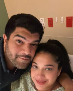 Sanam Jung Instagram - My forever support system ❤️🦋
@qassamj88