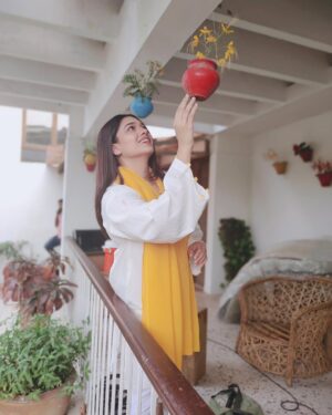 Sanam Jung Instagram - Karachi ka mausam 🌧❤️🌧 

MUA @muhammad.ayesha.906