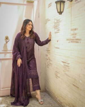 Sanam Jung Instagram - Eid Mubarak to all the lovelies around the world ! May you have a blessed eid ❤️

Mera Pasandeeda Jora by Asim Jofa!
@asimjofa @iamasimjofa
#AsimJofa #IWearAsimJofa #MeraPasandeedaJora #EidEdit #EidDay #Eid #Celebration #embroideredcollection #EidWear #EidOutfit #EidSpecial #EidOutfitInspo #EidMubarak #outfitoftheday #eidulfitar 

Styled by @ebrahimjaliawala
Jewellery @kohar_jewel 
💄 @nabila_salon @goshi.makeupartist