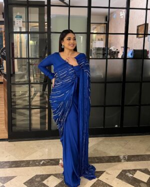 Sanam Jung Instagram - And it’s a wrap! @humtvpakistanofficial #humwomenleadersaward2023 

Outfit @sheebakapadiaofficial 
Jewellery @allurebymht
MUA @faizas.salon