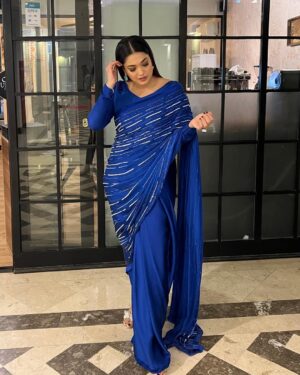 Sanam Jung Instagram - And it’s a wrap! @humtvpakistanofficial #humwomenleadersaward2023 

Outfit @sheebakapadiaofficial 
Jewellery @allurebymht
MUA @faizas.salon