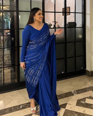 Sanam Jung Instagram - And it’s a wrap! @humtvpakistanofficial #humwomenleadersaward2023 

Outfit @sheebakapadiaofficial 
Jewellery @allurebymht
MUA @faizas.salon