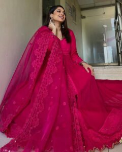 Actress Sanam Jung HD Photos and Wallpapers April 2023