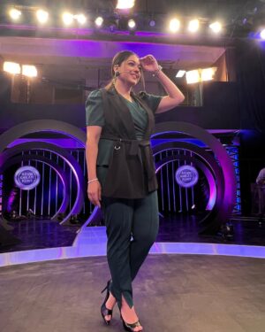 Sanam Jung Instagram - Your moment , OWN IT! 💚

@quizpk 
@saimrajput1 
@aqeelansariofficial 
@faryal_29 
@bolentofficial 

#akhrikhilarikon