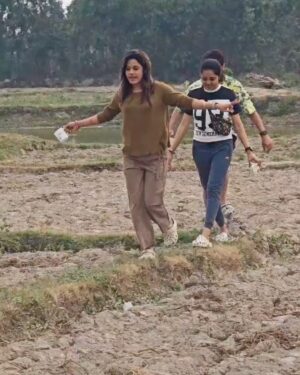 Sanchari Mondal Instagram - Keya bat hain….4 7 hain🫶❤️🤘
#trip 
#longdrive 
#forest
#friends 
#sanchari