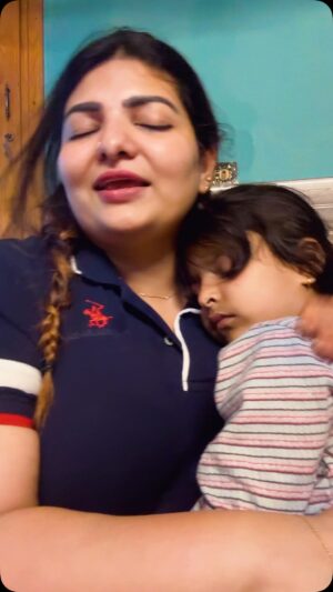 Sandra Thomas Instagram - A small attempt to copy 

my dear @sheetal.g.krishnan 

#reelskarofeelkaro #reelindia #family #mother #daughter #fun #love