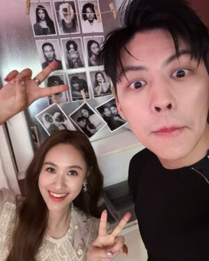 Sandy Wu Instagram - #sandywuofficial

大年初一，結婚三週年紀念日。

提早在年前去拍了復古可愛的紀念照，
當天還趕了兩場婚禮，
一場偉忠哥女兒歸寧，一場父執輩娶媳婦，
那天是好日子，
王先生預約了撕拉片拍攝，一切都是one take，
不可能完美、動作還不協調、身心沒預備好，但就先照做了，
跟婚姻很像，先往前推進，其他再說。

我常開玩笑說最喜歡以過來人的身分建議大家：不要過來！
真的很多yes, 更多no, 但最最最多的是maybe?

絕對是問號結尾佔大部分的時間，
有關心對方：吃了嗎？累不累？還好嗎？
也有懷疑彼此：是這樣嗎？不對吧？你確定捏？
更有擔憂生活瑣事：孩子呢？補貨了嗎？打電話訂了沒？

這些都還是算有答案可供參考的咧⋯

那些maybe到底要怎麼處理才能找到平衡？
誰知道？就是且走且看且珍惜，
要是一個不小心過關了，
那就滿心感謝、眼神熾熱地彼此肯定兩句，
走一步真的算一步，每一步都算進去，就有機會步步高升✨

大年初一，選了屬於今年的經文，願今年⋯
也 要 堅 守 我 們 所 承 認 的 指 望 ，不 至 搖 動 ，
因 為 那 應 許 我 們 的 是 信 實 的 。

希 伯 來 書 10:23

命名2025是「沈浸式體驗信實」的一年
A year to soak in eternal faithfulness💚

今天要聽：Til Kingdom Come by Coldplay