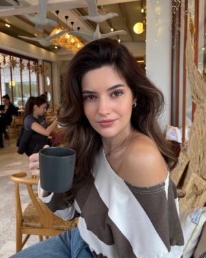 Sanem Babi Instagram - Sanem, Sanem, Sanem ve Sanem.🤭