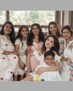 Actress Saniya Iyappan HD Photos and Wallpapers March 2025