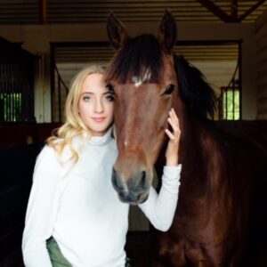 Sanna Lundell Instagram - Olgaälskling❤️❤️❤️24 år i dag. Hipp hipp hurra för mitt hjärtas ljus. Livet blev så mycket bättre, roligare, knäppare o skörare när du kom till oss 27/2 2001 som den ljuvligaste av presenter❤️. Tack för att du är du, att du tvingar mig till utveckling, till att försöka igen och igen. Jag är så otroligt stolt över dig, så innerligt lycklig när jag får vara i dina energier. Love love love you @olgacrafoordlundell ❤️