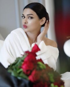Actress Sara Hussain HD Photos and Wallpapers October 2019