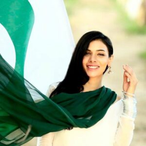 Sara Hussain Instagram - 🇵🇰 Happy Independence Day!
Patriotism is much bigger then our dreams and us as individuals. It's soo important to connect with your roots.

#AzaadiMubarak ##14thAugust #IndependenceDay #Pakistan
#SaraLoren