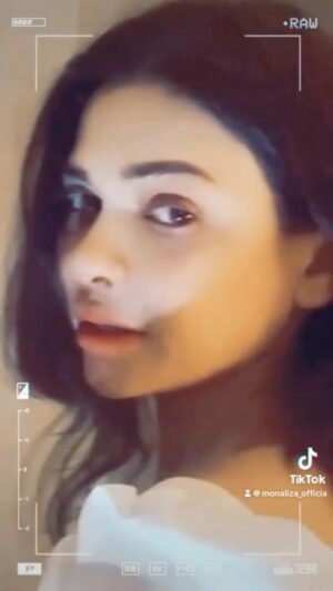 Sara Hussain Instagram - (. Dil dharakne ka sabab yaad aaya ) 
#trending 
#beauty 
#rare 
#bollywood 
#art