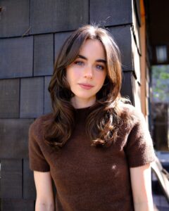 Actress Sarah Desjardins HD Photos and Wallpapers March 2025